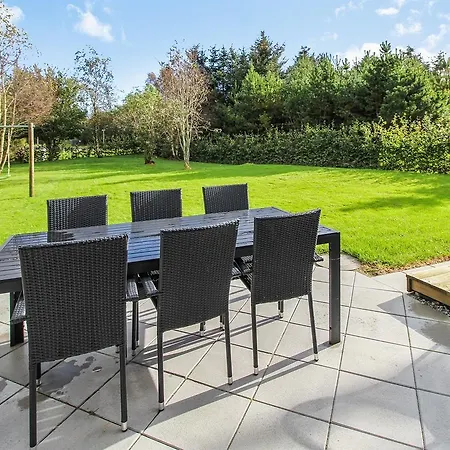 Three-bedroom Holiday In Hals