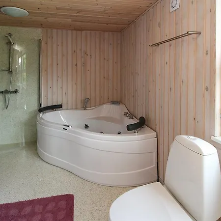 Three-bedroom Holiday In * Hals
