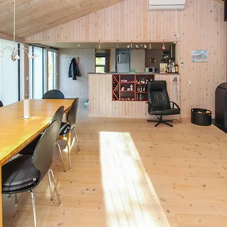 Three-bedroom Holiday In 펜션 *