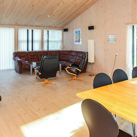 펜션 Three-bedroom Holiday In