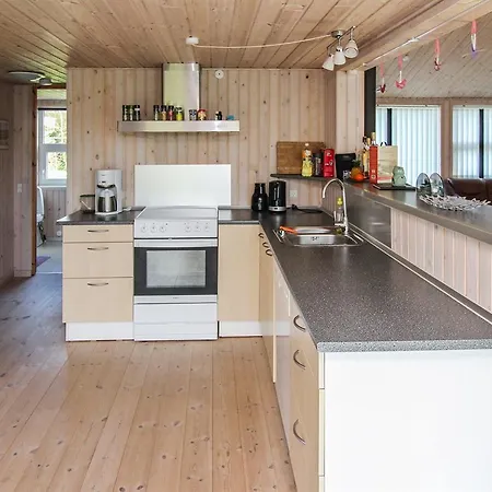 Three-bedroom Holiday In Hals